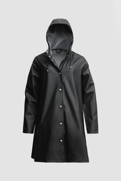 Mosebacke Lightweight Black - Stutterheim (Global) Bad Clothing, Raincoats For Women, Charcoal Color, Rain Wear, Waterproof Fabric, Dark Denim, Lightweight Jacket, Slow Fashion, Feminine Style