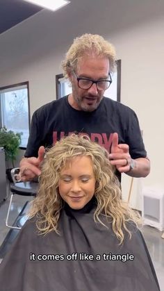 Short Round Layers Haircut Curly, Avoid Triangle Curly Hair, Layered Fine Curly Hair, Curly Hair Makeover, How To Volumize Curly Hair, Round Cut Curly Hair, Curly Hair Volume Haircut, How To Cut Your Own Curly Hair, Hair Cuts For Curly Hair Natural Curls