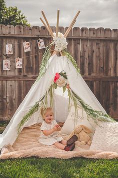 Even Dad got in on the action by sewing and assembling Emme's first teepee to play in for the day. How awesome is this?! Source: Rochelle Wilhelms Photography via Pretty My Party Whimsical Birthday Party, One Year Old Birthday Party, Girl Picnic, One Year Old Birthday, Whimsical Birthday, First Birthday Girl, Boho Birthday Party, String Curtains, Boho Party