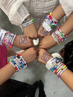 friendship bracelet inspo for Taylor Swift’s The Eras Tour Eras Tour Film Bracelets, Unhinged Eras Tour Bracelets, Friendship Bracelets Aesthetic, Taylor Swift Eras Tour Bracelets, Eras Tour Bracelets, Taylor Bracelets, Eras Bracelets, Swift Bracelets, Taylor Swift Tour Outfits