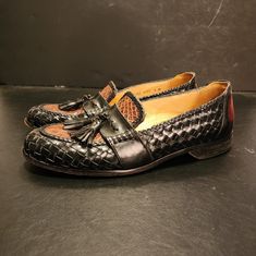 The Shoes Have Some Signs Of Wear See Images Leather Weaving, See Images, Shoes Color, Slip Ons, Loafer Shoes, Black And Brown, Men's Shoes, Loafers, Slip On