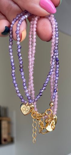 Beautiful faceted agate bead necklaces with 24k gold plated details and a gorgeous heart charm. Sparkles beautifully in the light ✨ Necklace is 40 cm long + 4 cm extend chain. Beads are 3 mm in size. Aurora Jewelry, Pastel Bracelet, Light Necklace, Necklace Purple, Daisy Necklace, Purple Agate, Pink Agate, Earring Tree, Agate Necklace