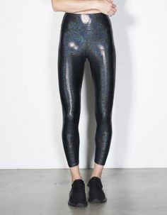 Marvel Legging [ Graphite ] - HEROINE SPORT Iridescent Fabric, Feel Powerful, Body Bra, Remain Calm, Functional Fashion, Metallic Fabric, Street Look, Gym Leggings, At The Gym