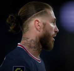 Sergio Ramos Man Bun, Sergio Ramos Haircut Long, Long Hair Styles Men Straight, Sergio Ramos Long Hair, Samurai Hairstyle, Beard Cut Style, Ramos Haircut, Boys Haircuts Curly Hair