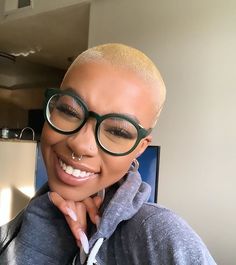 Finger Wave Hair, Buzzed Hair, Woman Shaving, Bald Hair, Big Chop, Shaved Head