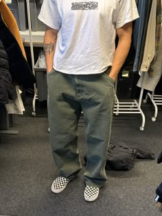 Vans Shoes Outfit Mens, Man Outfit Inspiration, Mens Vans Outfit, Styling Vans, Vans Shoes Outfit, Vans Outfit Men, Vans Slippers, Aesthetic Outfit Men, Outfit Cowo