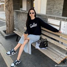 Color Block Sneakers Outfit, Panda Dunks Outfit Korean, Jordan Panda Outfit Women, Jordan Dunks Outfit Women, Panda Jordan 1 Outfit, Dunk Low Panda Outfit Women, J1 Outfit Women, Jordan Low 1 Outfit Women