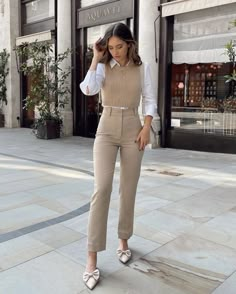 Elegantes Outfit Damen, Winter Fashion Outfits Casual, Beige Pants, Work Fits, Casual Work Outfit