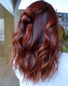 Brunette To Red Hair Balayage, Winter Red Hair, Red Balayage Hair, Winter Hair Colors, Rambut Brunette, Red Balayage, Hair Color Auburn, Peinados Fáciles Para Cabello Corto, Winter Hair Color