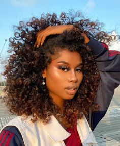 Dark Copper Curly Hair, Copper Afro, Fairy Hairstyle, Curly Human Hair Extensions, Air Style, Curly Fro, Natural Curly Hair Cuts, Brown Curls, Curly Clip Ins