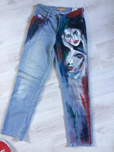 Jeans pintados por MagicCreators en Etsy Painting On Jeans Ideas, Painting On Jeans, Painted Denim Jeans, Denim Jeans Ideas, Jeans Ideas, Diy Jeans, Denim Art, Custom Jeans, Painted Jeans