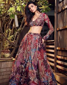 Plum Lehenga Plum Lehenga, Aisha Rao, Athiya Shetty, Indian Outfits Lehenga, Wedding Lehenga Designs, Gaun Fashion, Indian Dresses Traditional, Traditional Indian Outfits, Indian Bridal Outfits