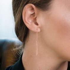 Are you casual or classy? This pair of threader style earrings looks great with either attire! The earrings are crafted of quality 14 karat rose gold and feature two bars  measuring 3/4 inch and 1 1/4 inch  dangling from a chain. The total length is 2 and 1/8 inches. Thread the shorter bar through your ear piercing for a chic new style everyone will be admiring. Rose Gold Circle, Rose Gold Bar, Threader Earrings Gold, Gold Bar Earrings, Jewelry Cleaning Solution, Thread Earrings, Platinum Jewelry, Bow Jewelry, Ear Piercing