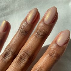 Iridescent Gold Nails, Light Gold Shimmer Nails, Cream Shimmer Nails, Pearl Nails Gold, Gold Tone Nails, Subtle Shimmer Nails, Gold Glitter Manicure, Holographic Gold Nails, Pearly Gold Nails