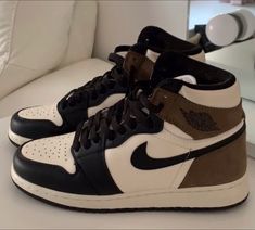 Pretty Nike Shoes, Brown Jordans, Streetwear Shoes Women, Brown Jordan 1, Nike Aesthetic, Shoes Aesthetic, Aesthetic Luxury, Trendy Shoes Sneakers, Dr Shoes