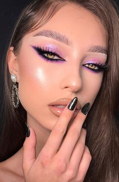 Hard Makeup Looks, Purple Black Makeup, Make Up Morado, Makeup Looks Dramatic, Machiaj Smokey Eyes, Winter Makeup Ideas, Exotic Makeup, Purple Makeup Looks, Asian Makeup Tutorials