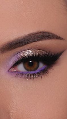 Purple Gold Eye Makeup, Smokey Purple Eye Makeup, Purple Gold Makeup, Lavender Eyeshadow Looks, Purple And Gold Makeup, Purple Prom Makeup, Violet Makeup, Makeup Looks Ideas