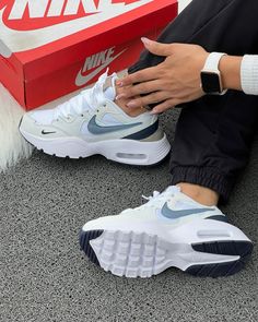 Outfits Con Tenis Nike, Nashville Style Outfits, Louis Vuitton Sneaker, White Platform Sandals, Sneaker Outfits Women, Dr Shoes, Pretty Shoes Sneakers, Fitness Wear Outfits, Tenis Nike