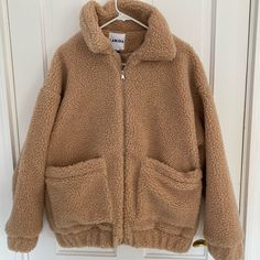 Nwt, Size Xs Quoted From Website: Oversized Caramel Teddy Coat Boyfriend Style Fit Shearling Fabrication Large Front Pockets Cuffed Sleeve Sizing Down Is Recommended We Recommend Purchasing An Xs If You Are Size Us 0-6 Or Au 6-10 Polyester Model Wears A Size Xs Hm Coat, Cute Winter Coats, Teddy Bear Jacket, Teddy Bear Coat, Vans Outfit, Womens Outfits, Bear Jacket, Beige Coat, Pullover Outfit