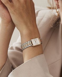 Rosefield Watch, Streetwear Mode, Rose Gold Watches, Rose Gold Case, Watches Women Fashion, Classic Watches, Rose Gold Watch, Cartier Love Bracelet, Women's Watch