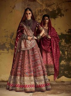 Sabyasachi Lehenga Bridal, Sabyasachi Collection, Latest Bridal Lehenga Designs, Lehenga Bridal, Traditional Indian Clothing, Jewelry Stacking, Sabyasachi Lehenga