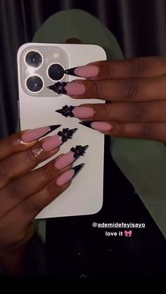 #acrylicnaildesigns #bownails #trendingnow #stilettoacrylicnails #stilettos Stiletto Bow Nails, Stiletto Nails With Bows, Stilleto Nails Long Designs, Fye Nails, Stilleto Nails Designs, Black Stiletto Nails, Drip Nails, Stiletto Nails Designs