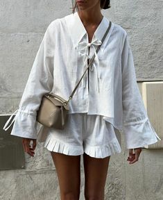 Kimono Blouse Outfit, Parisian Style Summer, Thailand Outfit, Long Blouse Designs, Outfit Inspo Spring, Chic Outfits Classy, Romantic Outfit, Spring Fashion Outfits, Dope Fashion