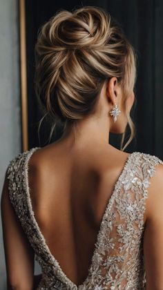 Modernize Your Way to Amazing Christmas Party Hairstyles with Flowy Flowy 💇 Hairstyles Wavy, Hairstyles Trendy