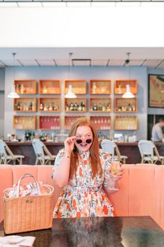 the most instagrammable spots in nashville — prêt-à-provost Nashville Tennessee Photography, Feminine Style Summer, Nashville Itinerary, Feminine Outfit Ideas, Tennessee Photography, Preppy Outfit Ideas, Travel Preppy