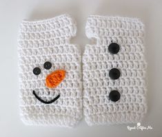 two crocheted snowmen made to look like they have eyes and noses on them