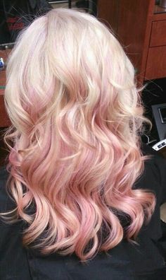 #hair #pink #pinkhair #blonde #wavyhair #longhair #harinspiration #layers Platinum Curls, Pastel Hair Highlights, Platinum Streaks, Haircuts Color, Haircuts Medium, Blonde Pink, Color Rubio