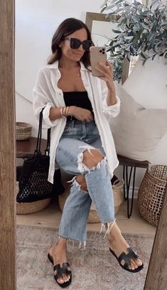 White Linen Button Down Shirt Outfit, Portland Outfits, Outfit Ideas With Jeans, Walk Confidently, Greek Vacation, Styled Outfits, Printed Blouses, Blouses Designs, Spring Styles