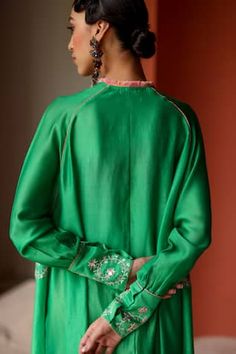 Green silk chanderi kurta featuring raglan sleeves and mirror bloom gardenia embroidery. Paired with a plain wide legged pant., Fit: Relaxed Vine Mirror, Pant For Women, Pant Women, Embroidery Floral, Pattern Embroidery, Women Kurta, Straight Kurta, Kurta With Pants, Floral Vine