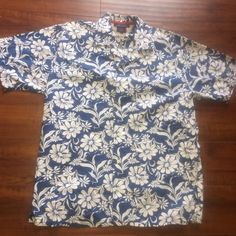 Selling a Vintage 80s Tommy Hilfiger Hawaiian Shirt - Flower Pattern. It is fitted for Mens and size Large. The brand is Tommy Hilfiger - Tommy Jeans. Style is Hawaiian shirt. Vintage piece from the 1980s. Excellent Condition 8.5/10. Condition is Pre-owned. Mens Oxfords, Tommy Jeans, Flower Pattern, Jeans Style, Hawaiian Shirt, Flower Patterns, San Diego, Button Downs, Hawaii