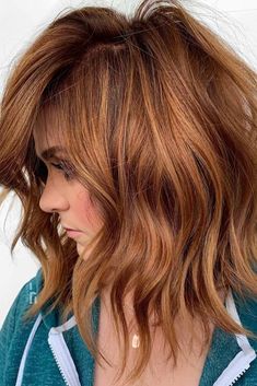 Stylish Shag Haircut Ideas For Your Trendy Look ★ Womens Haircuts Medium, Bob Hairstyles For Thick, Short Hairstyles For Thick Hair, Hair Shades, Auburn Hair, Red Hair Color, Strawberry Blonde, Medium Hair Cuts, Platinum Blonde