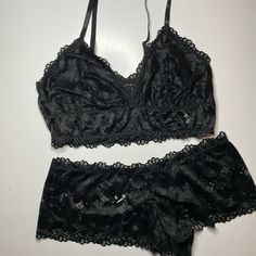 Women’s Black Lace Panty And Bra Lingerie Set 1xl Nwot Pink Sports Bra, Black Bra, Womens Bras, Black Sports Bra, Bra Set, Bra Lingerie, Retro Dress, Black Adidas, Lingerie Set