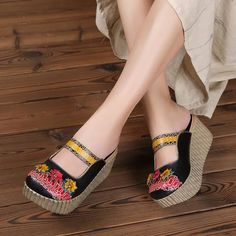 Summer Shoes Women, Wedge Slides, Brand Name Shoes, Women's Clogs, Brand Collaboration, Womens Summer Shoes, Platform Slippers, Handmade Flower, Genuine Leather Shoes