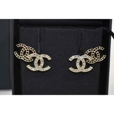 Chanel 22b Gold Black Crystal Cc Double Logo Large Dangle Statement Stud Earrings ********** Chanel ********** Brand: Chanel Size: (1 Long X 0.5 Wide) Name: Studs Color: Gold, Black & Crystal Style: Stud Drop Earrings Season: 22b Style#: Ab9260 B09007 Nk077 Material: Metal Screw Back, Pierced Gold Metal Material Top Cc Has Black Crystals Bottom Cc Has Crystals Cc Double Logo Drop Stud Earrings Sold Out Worldwide, Runway, Extremely Rare Brand New In Box, With Tags And Dust Bag, Full Set 100% Auth Chanel Stud Earrings, Earrings Chanel, Stud Drop Earrings, Statement Stud Earrings, Chanel Brand, Chanel Casual, Chanel Jewelry, Black Crystals, Stud Earring