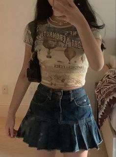 Cute Brown Crop Top, How To Have Style, Pleated Denim Skirt, Cooler Style, Denim Skirt Outfits, Skirt Maxi, Swaggy Outfits, Mode Vintage, Doc Martens