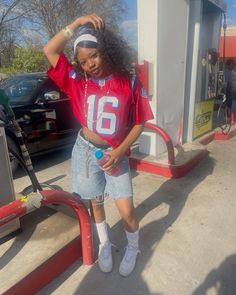 #freaknik #90s #90shairstyles #jerseyoutfit #collegelife #curlyhairstyle Cute Everyday Outfits Casual, Freaknik 90s, Festival Outfits Ideas, Outfit 90s Style, Everyday Outfits Casual, 2000 Outfit, Trendy Festival Outfits, 90s Outfits Party, 90s Themed Outfits