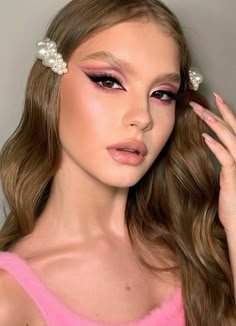 Pink Goddess Makeup, Beautiful Eyeshadow, How To Do Makeup, Glamorous Makeup, Grunge Makeup, Natural Eye Makeup, Kiss Makeup, Pink Makeup