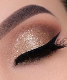 Make up brushes is KEY Burgundy Makeup, Make Up Gold, Eye Makeup Images, Pretty Eye Makeup, Wedding Eye Makeup, Gold Eye Makeup, Prom Eye Makeup, Bridal Eye Makeup, Prom Makeup Looks