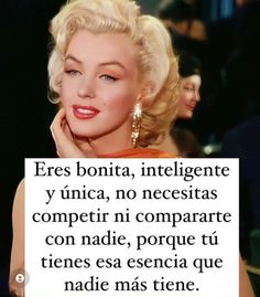 marilyn monroe in an orange dress holding a sign with the words, fres bonita intellegente y unica no necessistaas competir