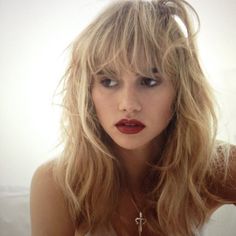 suki Blonde Fringe, Blonde Bangs, Suki Waterhouse, Fringe Hairstyles, Long Blonde, Good Hair Day, Red Lipstick, Makati, Hair Envy