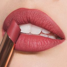 Charlotte Tilbury Lipstick Colors, Bridesmaid Lip Color, Dusty Red Lipstick, Summer Lipstick Colors 2023, Berry Pink Lipstick, Wedding Lipstick Colors, Bridal Lipstick Colors, Rose Lipstick Makeup, Bridesmaid Lipstick