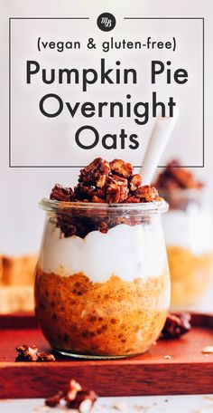 pumpkin pie overnight oats in a glass jar with the title vegan and gluen - free pumpkin pie overnight oats