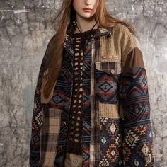 Peppen Sie Ihren Stil mit der retrokarierten Patchwork-Jacke auf, einer Mischung aus Vintage-Charme und modernem Flair. Die Jacke ist aus hochwertigen Stoffen gefertigt und bietet sowohl Komfort als auch Haltbarkeit.

Material: Die retro-karierte Patchwork-Jacke ist aus einer hochwertigen Stoffmischung gefertigt und bietet ein weiches, gemütliches Tragegefühl, das für Komfort und Langlebigkeit sorgt. Die hochwertigen Materialien sorgen für Wärme und ein sanftes Gefühl auf der Haut und machen die Patchwork Coat, Sherpa Coat, Streetwear Clothes, Patchwork Jacket, Patches Jacket, Gentle Touch, Plaid Fashion, Patchwork Designs, Fairy Core