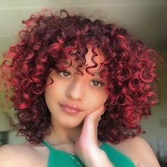 Short Curly Hair Pink Highlights, Red Streaks In Brown Hair Curly, Dark Pink Curly Hair, Short Curly Dyed Hair, Red Short Curly Hair, Dyed Curly Hair Ideas Colour, Red Hair Tips, Curly Pixie Hairstyles