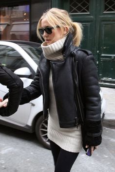 White Leggings Outfit, Kate Hudson Style, Burberry Leather Jacket, How To Have Style, Food Books, Cream Jumper, Piano Player, Leggings Outfit, Burberry Jacket