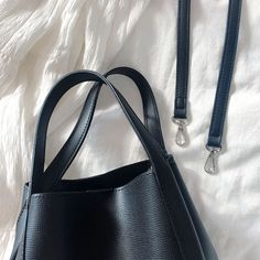 Buy Online Leather Bucket Bag with Shoulder Strap and Inner Pouch Simple Leather, Raffia Bag, Straw Bags, Leather Bucket Bag, Leather Bucket, Denim Bag, Designer Style, Knitted Bags, Leather Bags